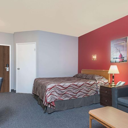 Super 8 Mount Hope/Hamilton International Airport Hotel Eksteriør billede