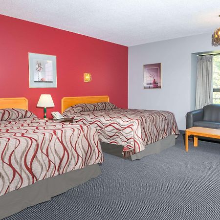 Super 8 Mount Hope/Hamilton International Airport Hotel Eksteriør billede